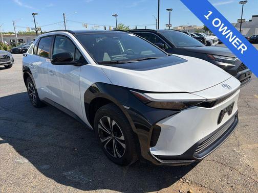 Wind Chill Pearl 2023 Toyota bZ4X XLE