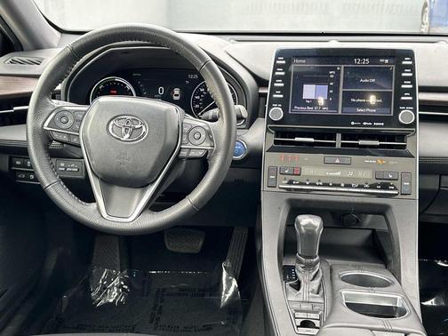 2021 Toyota Avalon Hybrid XLE Plus