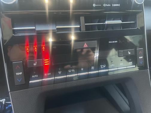 2021 Toyota Avalon Hybrid XLE Plus