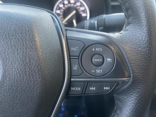 2021 Toyota Avalon Hybrid XLE Plus