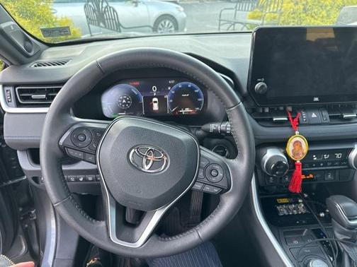 2023 Toyota RAV4 Hybrid SE