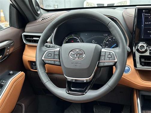 2021 Toyota Highlander Hybrid Platinum