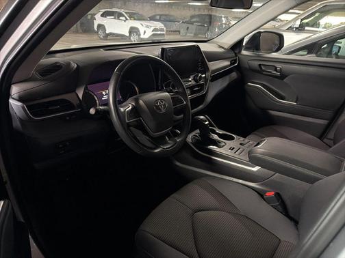 Celestial Silver Metallic 2023 Toyota Highlander LE