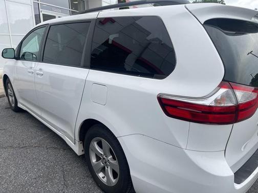 2018 Toyota Sienna LE