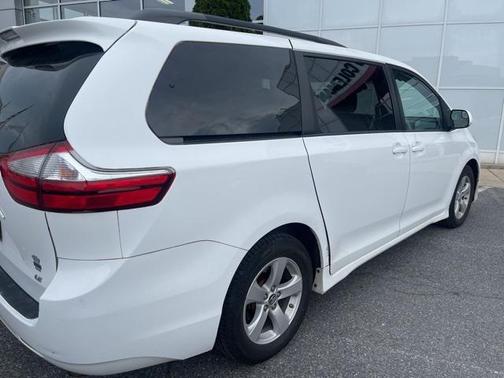 2018 Toyota Sienna LE