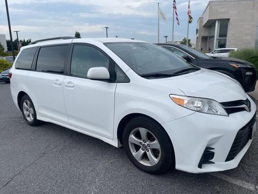 2018 Toyota Sienna LE