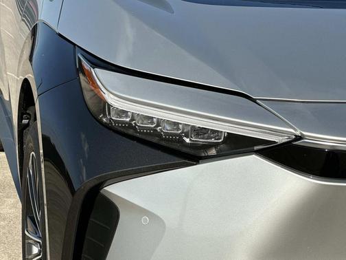 Elemental Silver w/Blk Rf 2025 Toyota bZ4X Limited