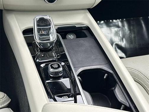 2022 Volvo XC60 B5 Inscription