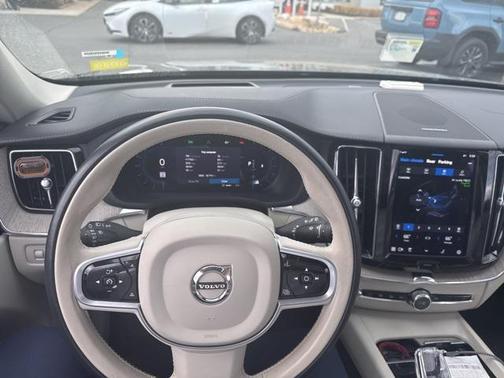 2022 Volvo XC60 B5 Inscription