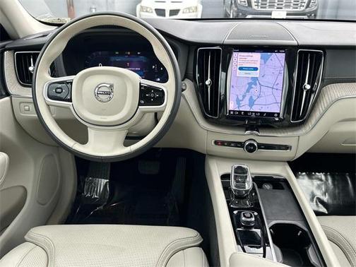 2022 Volvo XC60 B5 Inscription