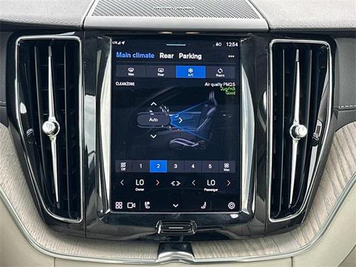 2022 Volvo XC60 B5 Inscription