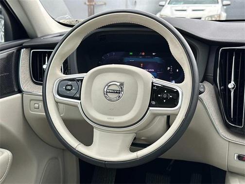 2022 Volvo XC60 B5 Inscription