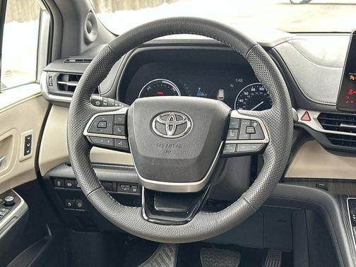 2023 Toyota Sienna Limited
