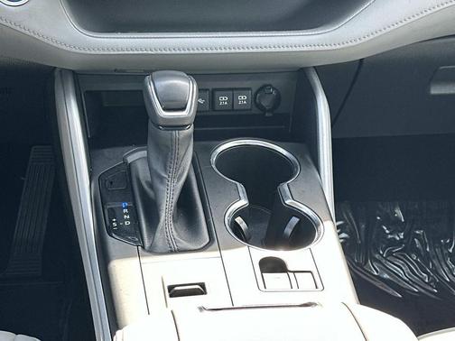 Magnetic Gray Metallic 2021 Toyota Highlander Hybrid XLE