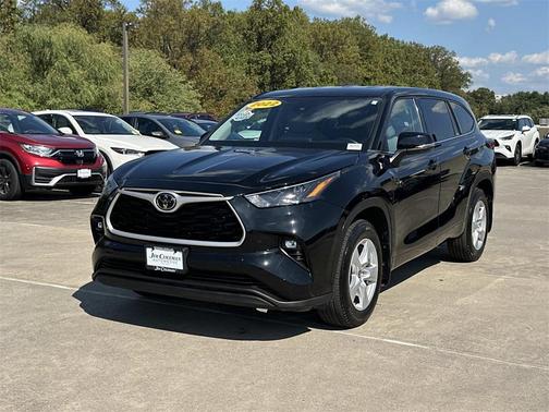 2022 Toyota Highlander LE