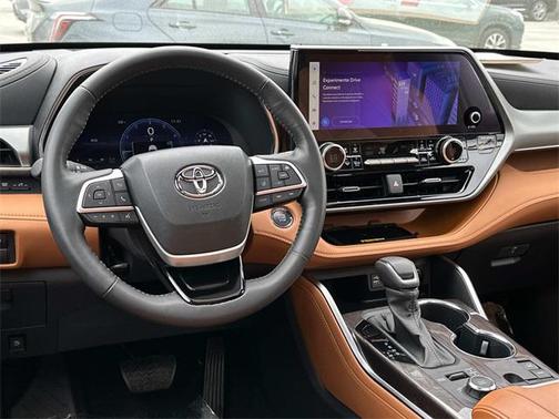 2023 Toyota Highlander Platinum