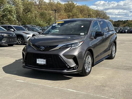 2022 Toyota Sienna XSE 7 Passenger