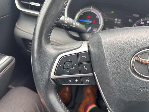2022 Toyota Highlander Hybrid XLE