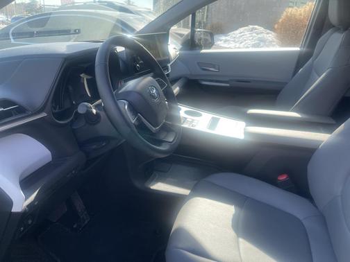 2025 Toyota Sienna XLE