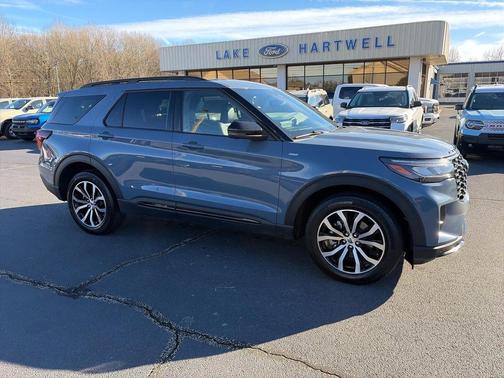 2025 Ford Explorer ST-Line