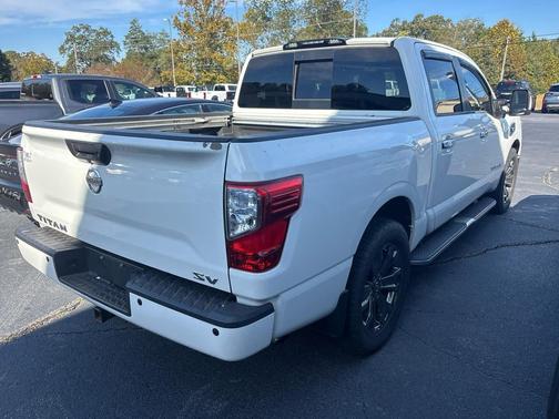 2017 Nissan Titan SV