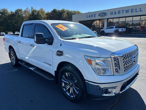 2017 Nissan Titan SV