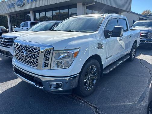 2017 Nissan Titan SV