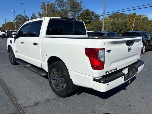 2017 Nissan Titan SV