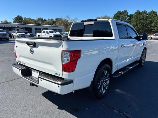 2017 Nissan Titan SV