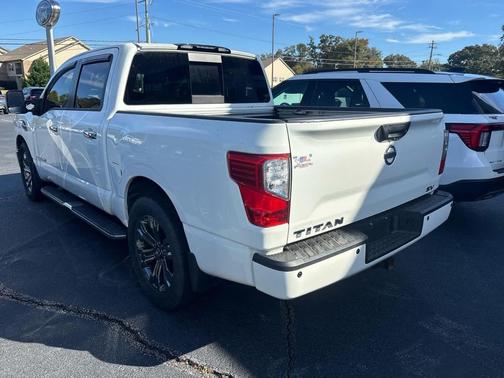 2017 Nissan Titan SV