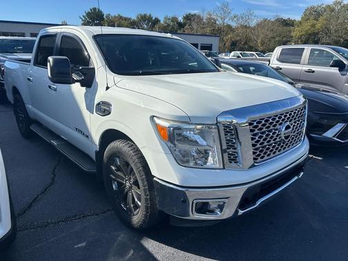 2017 Nissan Titan SV