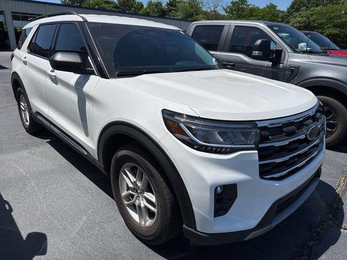 Star White Metallic Tri-Coat 2025 Ford Explorer Active