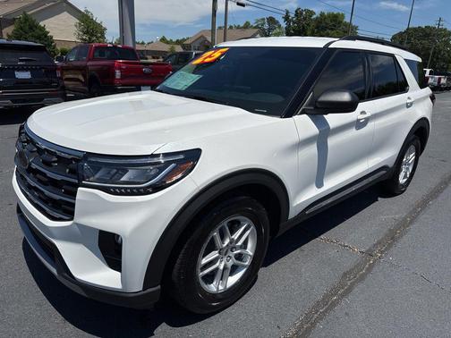 Star White Metallic Tri-Coat 2025 Ford Explorer Active