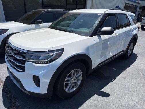 Star White Metallic Tri-Coat 2025 Ford Explorer Active