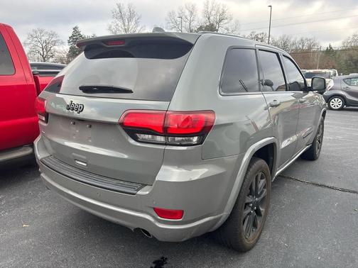 2022 Jeep Grand Cherokee Laredo