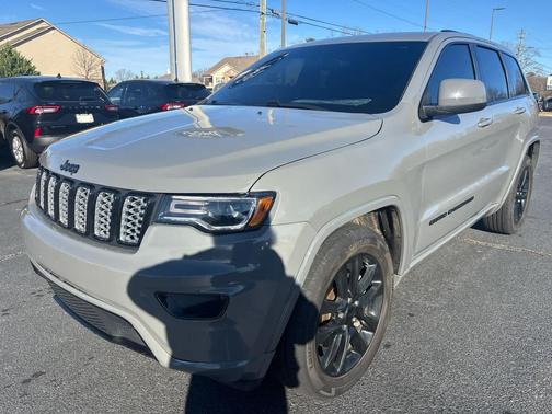 2022 Jeep Grand Cherokee Laredo