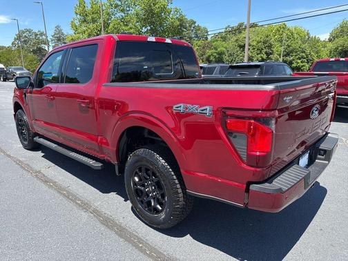 Ruby Red Metallic Tinted Clearcoat 2026 Ford F-150 XLT