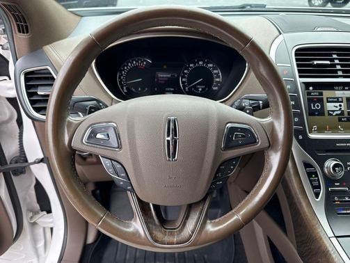White Platinum Metallic Tri-Coat 2016 Lincoln MKX Reserve