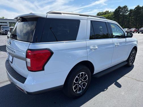 Oxford White 2024 Ford Expedition XLT