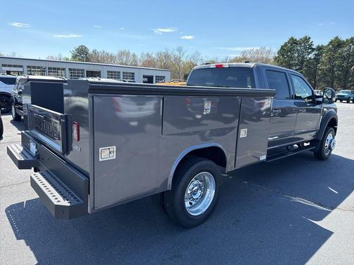 Carbonized Gray Metallic 2026 Ford F-450 Lariat