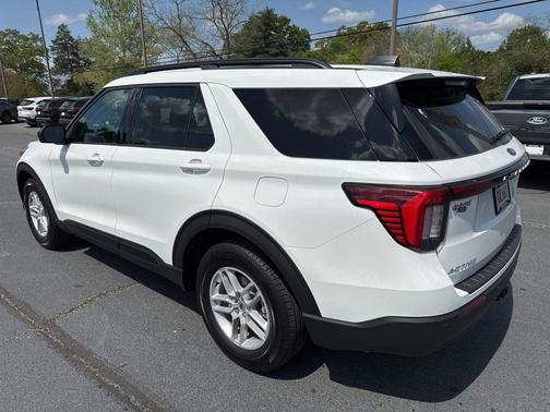 Star White Metallic Tri-Coat 2026 Ford Explorer Active