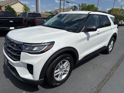 Star White Metallic Tri-Coat 2026 Ford Explorer Active
