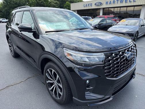 Agate Black Metallic 2026 Ford Explorer ST-Line