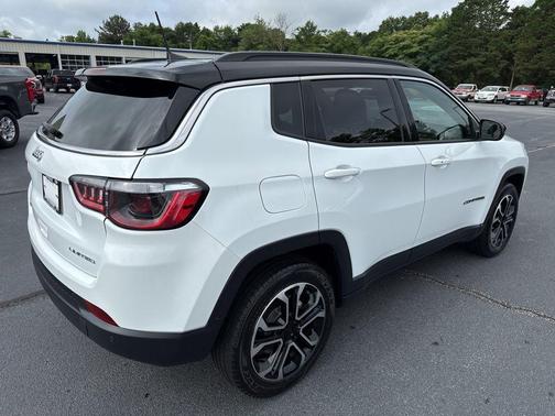 Bright White Clearcoat 2024 Jeep Compass Limited