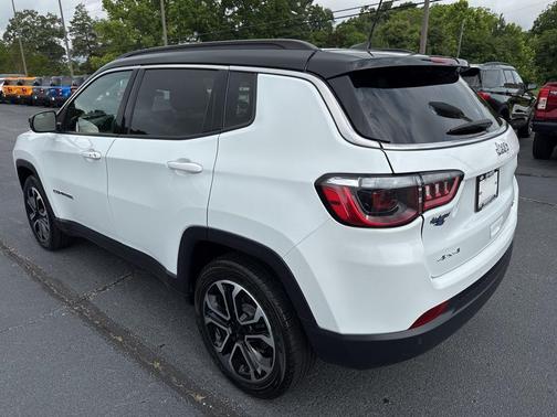 Bright White Clearcoat 2024 Jeep Compass Limited