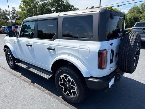 Oxford White 2026 Ford Bronco Outer Banks