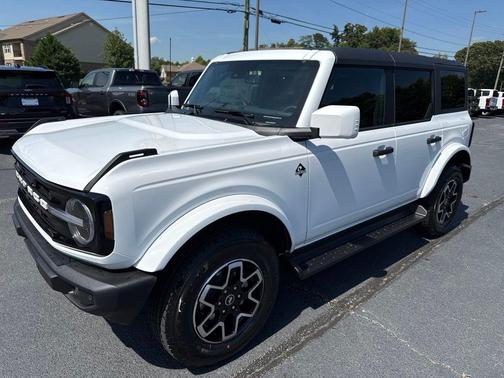 Oxford White 2026 Ford Bronco Outer Banks