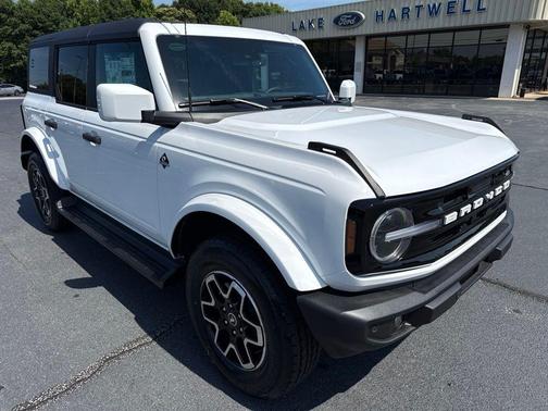 Oxford White 2026 Ford Bronco Outer Banks