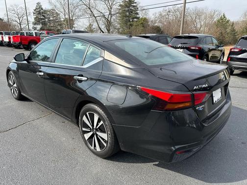 2021 Nissan Altima 2.5 SV