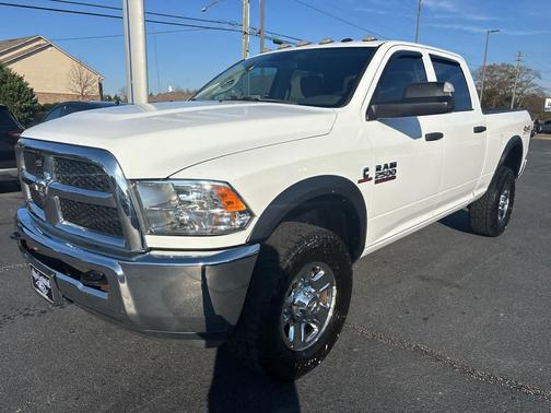 2018 RAM 2500 Tradesman Crew Cab 4x4 6'4' Box
